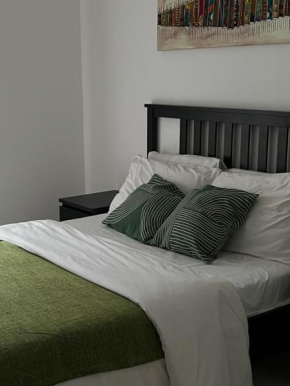 ‪Luxury One Bed Apt w/Balcony in Cantonment